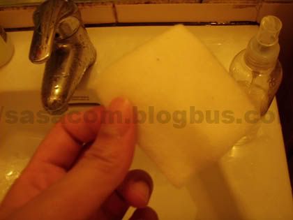 prepare cotton puffs to absorb Brighten -Up Junsui Aroma Skin Refresher from Kawaii Tokyo