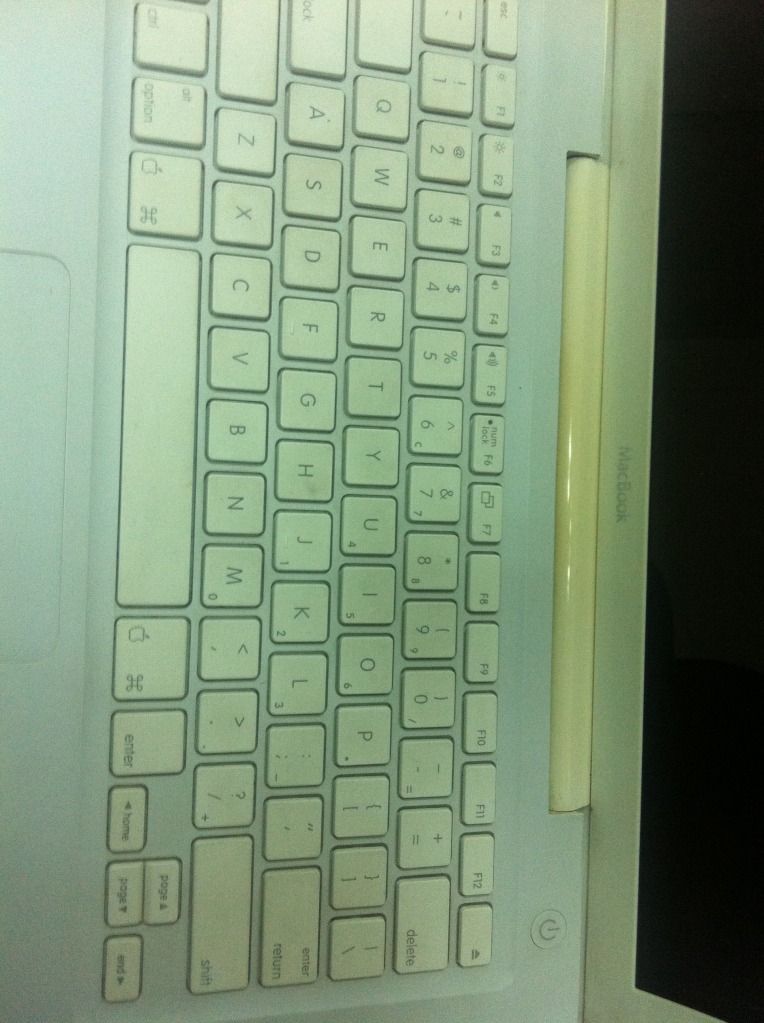 E cần tiền. Đấu giá Laptop MACBOOK. End 23h30 ngày 10/07/2012