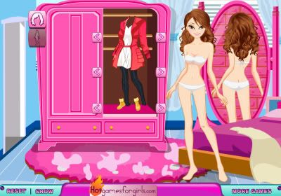 Play Fashion in Mirror Dress Up