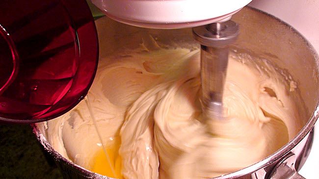 making a yellow cake