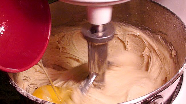 making a yellow cake