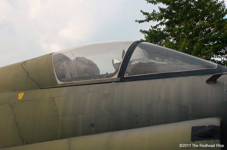 jet fighter cockpit